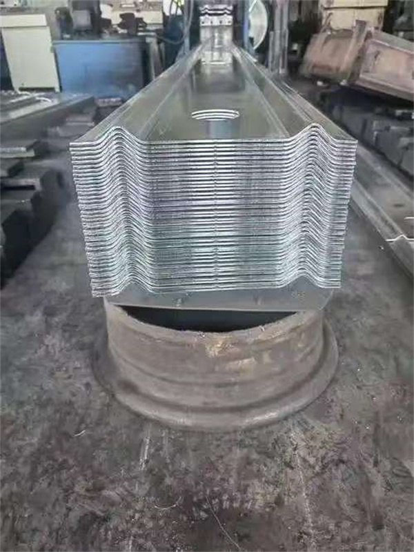 W型钢带